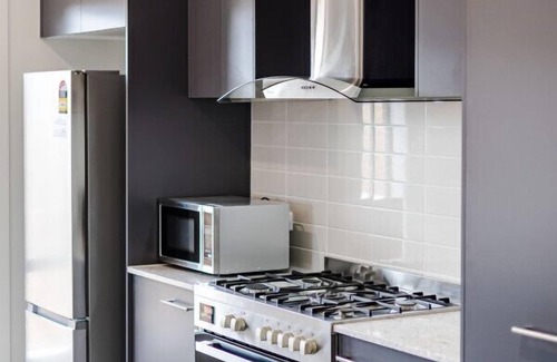 Wyndham Vale House | StayAU Charming 4BR Retreat in Wyndham Vale