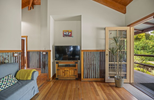 Badger Creek Cottage | StayAU Conifer Cottage Lakeside Haven
