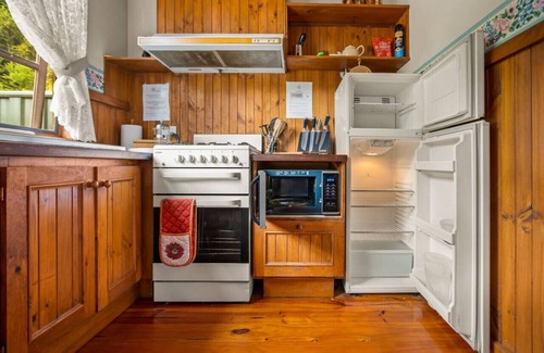 Badger Creek Cabin | StayAU Cozy 2BR Nature Getaway