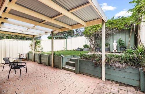 Ingleburn House | StayAU Cozy 3BR Suburban Retreat in Ingleburn