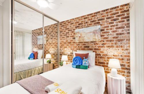 Ingleburn House | StayAU Cozy 3BR Suburban Retreat in Ingleburn