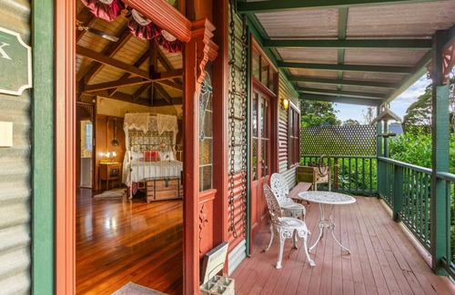 Mount Dandenong Cabin | StayAU Ironbark Cottage Romantic Retreat Dandenong