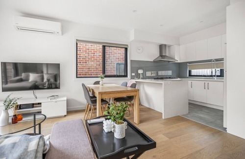Bayswater North House | StayAU Modern 4BRM TH Bayswater