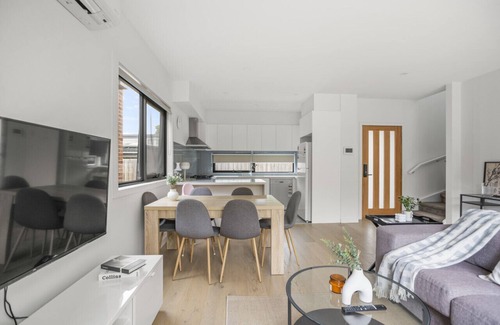 Bayswater North House | StayAU Modern 4BRM TH Bayswater