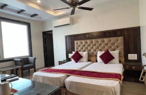 Paharganj Hotel | Staybook Atlanta@New Delhi Railway Stationn