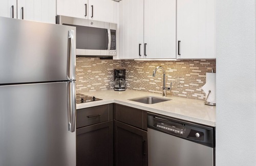 Newtonville Hotel | Staybridge Suites Albany Wolf Rd-Colonie Center by IHG