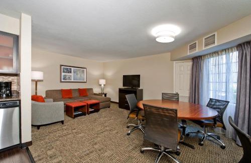 Ballantyne Hotel | Staybridge Suites - Charlotte Ballantyne by IHG