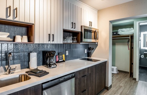 Dallas Hotel | Staybridge Suites Dallas Market Ctr Love Field by IHG