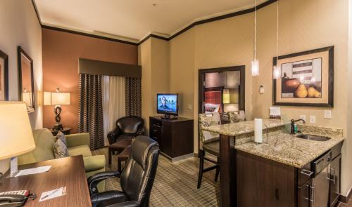 Irving Hotel | Staybridge Suites DFW Airport North by IHG