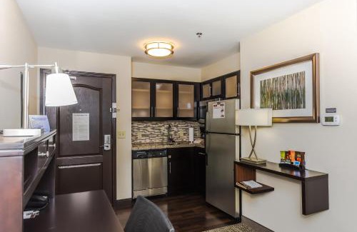 Grand Forks Hotel | Staybridge Suites Grand Forks by IHG