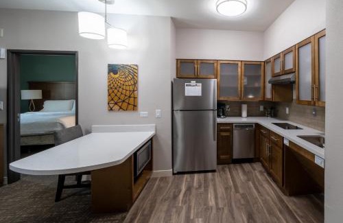 Baytown Hotel | Staybridge Suites Houston East - Baytown by IHG