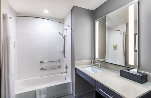 Humble Hotel | Staybridge Suites IAH Airport East by IHG