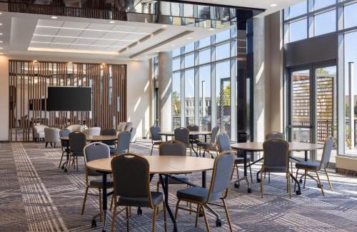 Saint-Laurent Hotel | Staybridge Suites Montreal Airport - St-Laurent by IHG