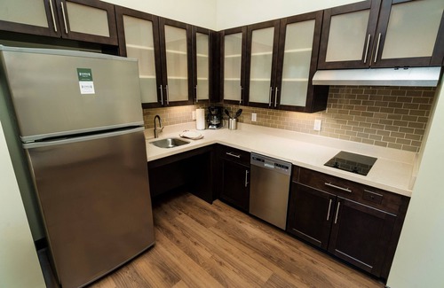 Newark Hotel | Staybridge Suites Newark - Fremont by IHG