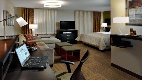 Warrendale Hotel | Staybridge Suites - Pittsburgh-Cranberry Township by IHG