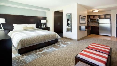 Warrendale Hotel | Staybridge Suites - Pittsburgh-Cranberry Township by IHG