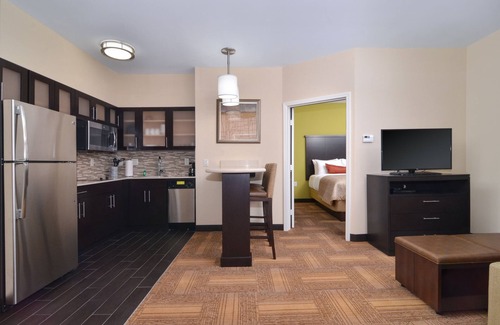 Tomball Hotel | Staybridge Suites Tomball - Spring Area by IHG