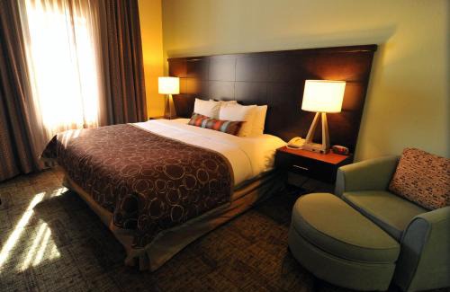 Oakbrook Terrace Hotel | Staybridge Suites Chicago-Oakbrook Terrace by IHG