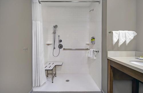 Sterling Heights Hotel | Staybridge Suites - Sterling Heights -Detroit Area by IHG