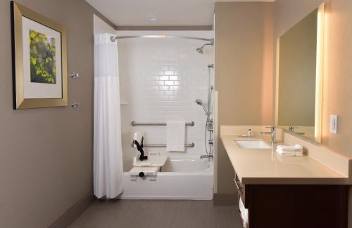 Lake Delton Hotel | Staybridge Suites - Wisconsin Dells - Lake Delton by IHG