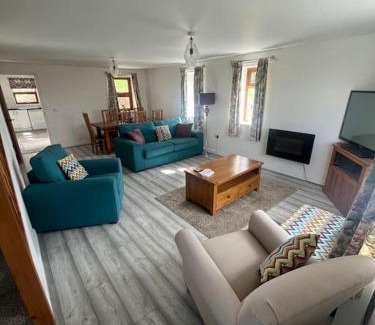Tunstall House | Staycation 3-bedroom home with panoramic views free off road parking