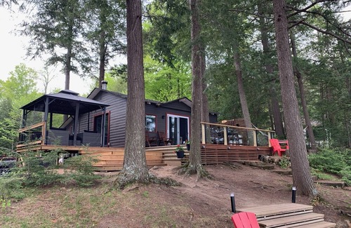 North Kawartha Cottage | STAYCATION IN CANADA! Panoramic sunset, 6decks, 2docks & Gazebo. Book NOW!