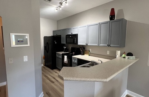Boynton Beach Condo | Staycation Summer Spot, 2 Bedroom 2 Bath Renovated. WIFI+ Pool Close to Ocean