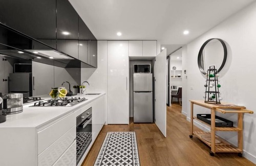 Hawthorn East Apartment | StayCentral - Hawthorn East Elegance with Study - Albert St, Hawthorn East - 2 Bedrooms, 2 Beds, 2 Bathrooms, 2 parking spots.