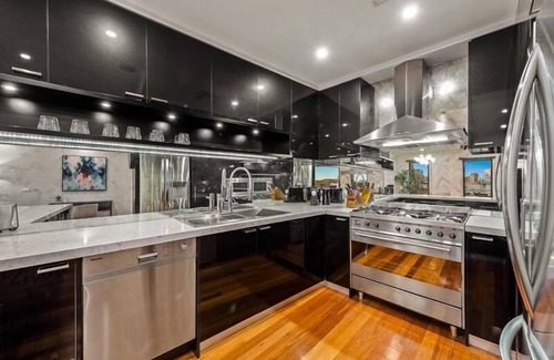 Moonee Ponds Apartment | StayCentral - Moonee Ponds Penthouse - Mount Alexander Rd, Moonee Ponds - 3 Bedrooms, 4 Beds, 2 Bathrooms, 2 secure undercover parking spot.