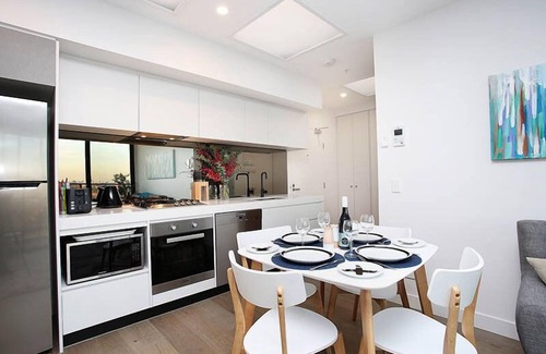 Northcote Apartment | StayCentral - Northcote Hill Penthouse - Campbell Grove, Northcote - 2 Bedrooms, 2 Beds, 1 Bathroom, 1 secure undercover parking spot.