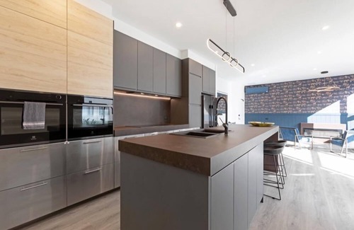 Prahran Apartment | StayCentral - Prahran Penthouse - Mount St, Prahran - 2 Bedrooms, 2 Beds, 2 Bathrooms, 1 secure parking spot and a permit for street parking.