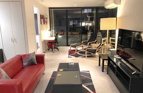 Port Melbourne Apartment | StayCentral - Spacious Seaviews (Port Melbourne) - Bay Street Port Melbourne - 1 Bedroom, 1 Bed, 1 Bathroom, 1 secure parking spot.