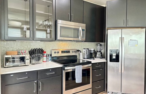 Texas Medical Center Apartment | StayCozy MidCentury 2KingBed by MDA TMC Free P