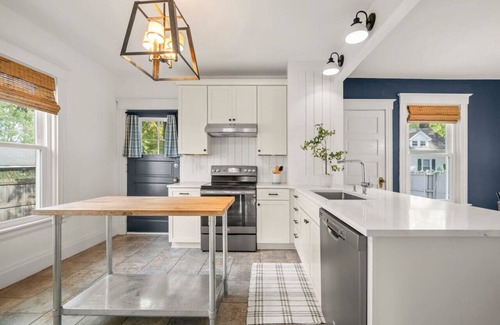 Oakley House | StayDrake | Oakley Cincinnati