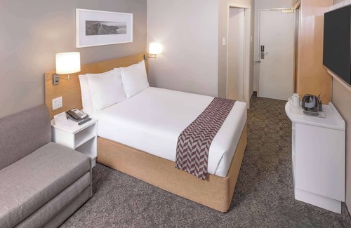 Century City Hotel | StayEasy Century City