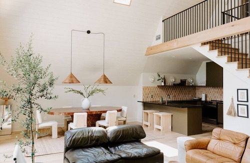 Saint Andrews House | Stayframe: a designer getaway with mountain views