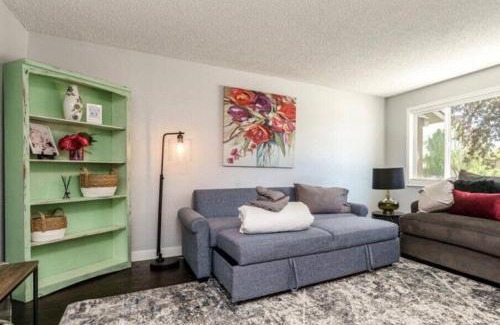 Boise Bench House | #StayInMyDistrict Cozy Central Boise Townhouse