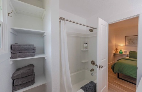 Coos Bay House | #StayInMyDistrict Cypress Cottage Coos Bay