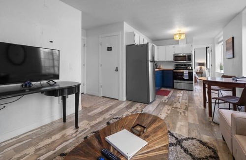 Downtown Vancouver Apartment | #StayInMyDistrict Downtown Loft