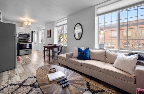 Downtown Vancouver Apartment | #StayInMyDistrict Downtown Loft