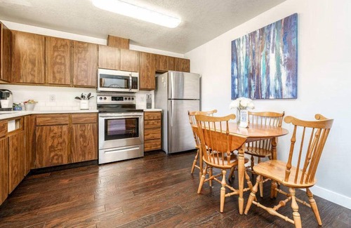 Boise Bench House | #StayInMyDistrict Furnished Monthly Townhome