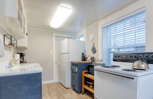 Coos Bay Apartment | #StayinMyDistrict Heritage House 2Bedroom