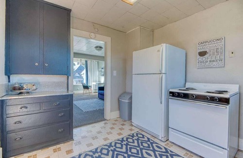Coos Bay Apartment | #StayinMyDistrict Heritage House Private Suite