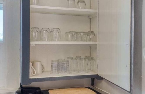 Coos Bay Apartment | #StayinMyDistrict Heritage House Private Suite