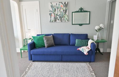Coos Bay Apartment | #StayinMyDistrict Heritage House Suite