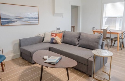 Coos Bay House | #StayInMyDistrict Indigo Cottage Coos Bay