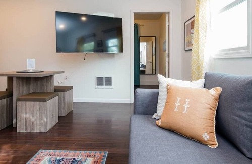 Kenton Apartment | #StayinMyDistrict Kenton Private Guest House