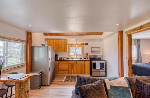 Lakeside House | #StayinMyDistrict Lakeside Cottage