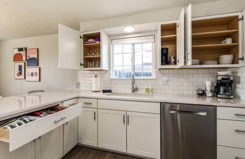 Meridian House | #StayInMyDistrict Meridian Cheerful Duplex