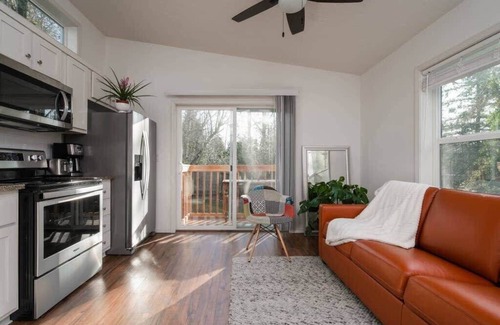 Bridlemile House | #StayInMyDistrict Raleigh Hills Serene Havens Nest